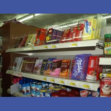 CHOCOLATES Mueble expositor con 12 divisiones<br>Medidas: 1260 x 250 x 200 mm<br>